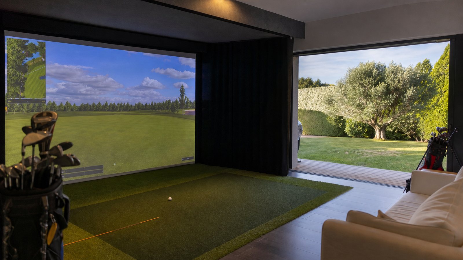 Pièce dédiée mesurée au sol et au plafond avant l'installation d'un simulateur de golf indoor
